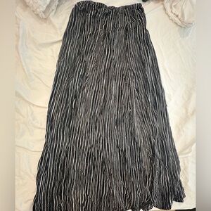 Maxi skirt with slit